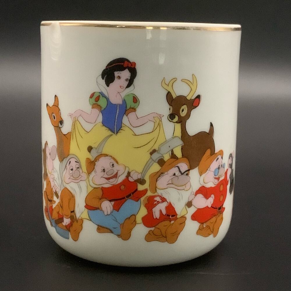 Vintage Walt Disney Snow White & The Seven Dwarfs Mug Gold Trim JAPAN
**Chipped*